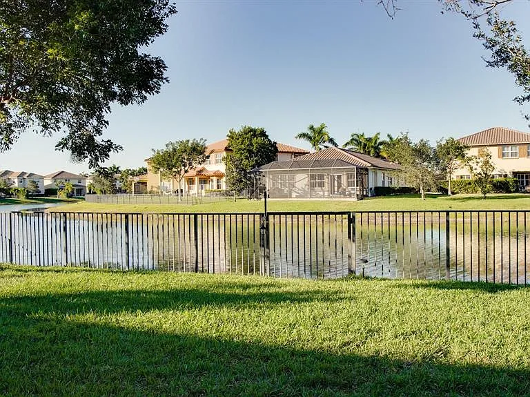 9911 S Miralago Way — Photo 34