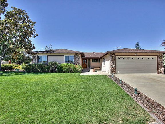 2nd image of 5889 Comanche Dr