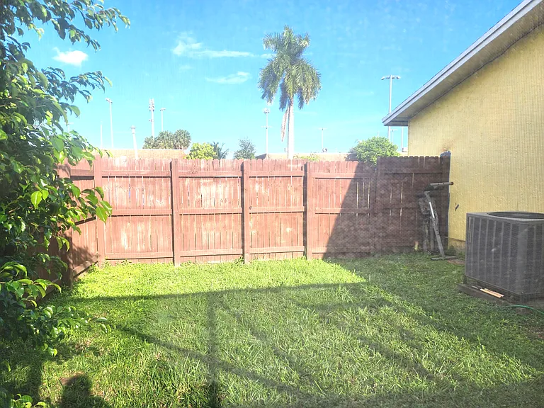 7310 SW 8th St — Photo 3