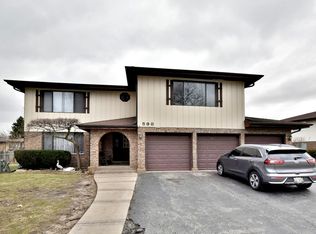 598 Rush St, Roselle, IL 60172