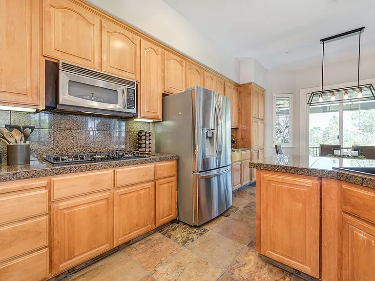 7029 Pembroke Way — Photo 34