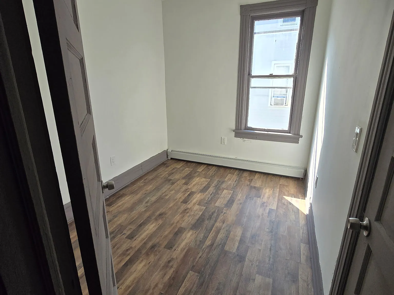 3 bed, $1,400 — Photo 4