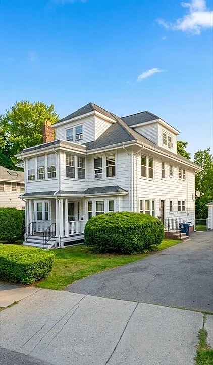 14 Hammondswood Rd #1