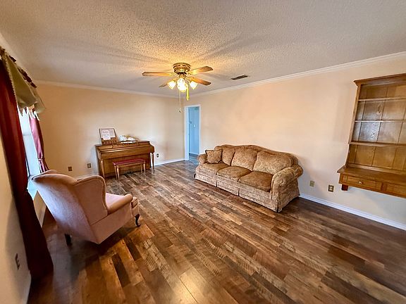 4th image of 300 Denton Ct