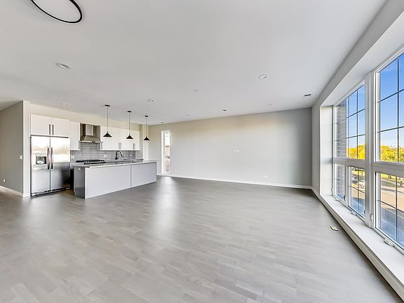 3rd image of 5824 N Lincoln Ave #3A