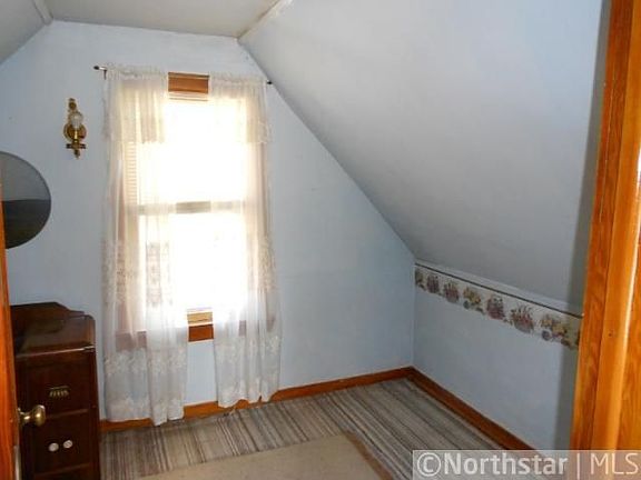 5th image of 402 N Austin Ave
