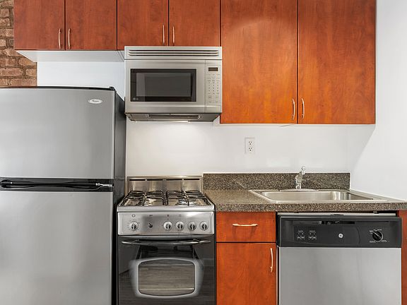 3rd image of 98 Christopher St #2