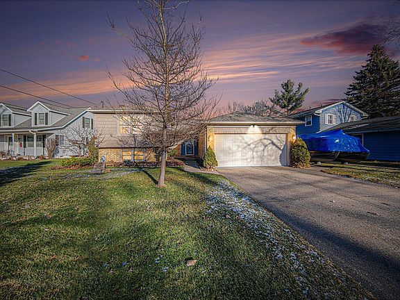 3rd image of 215 Somerset Dr