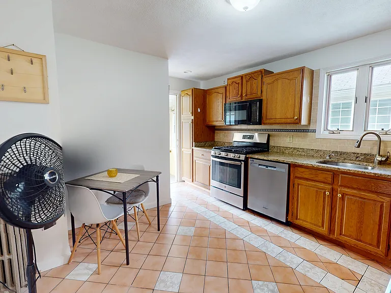 54 Linwood St #2 — Photo 7