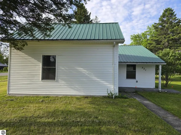 301 W Illinois St, Farwell, MI 48622