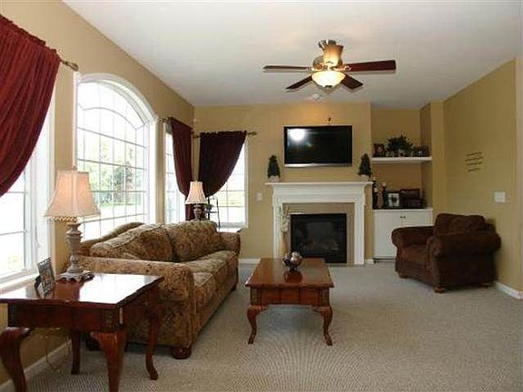 2nd image of 6 Canopy Ln