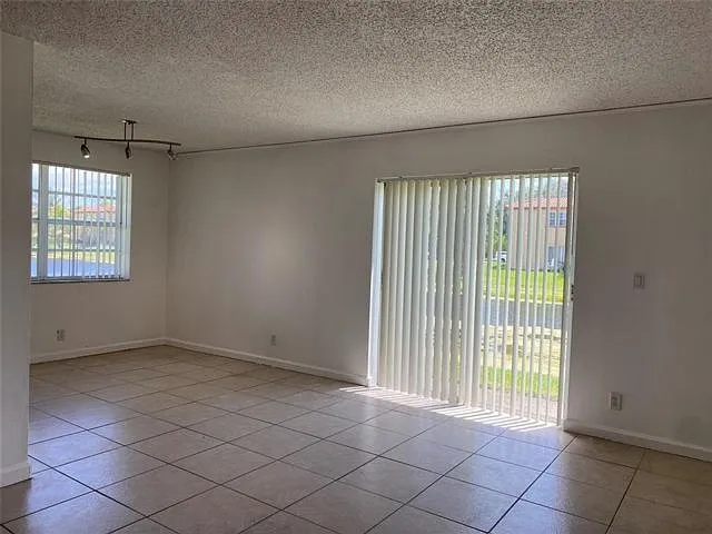 3 bed, 2.0 bath, $2,500 — Photo 2