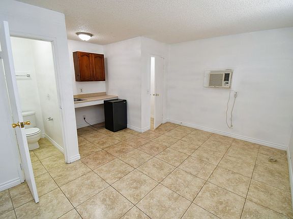 2nd image of 303 Eastminister Ct #2
