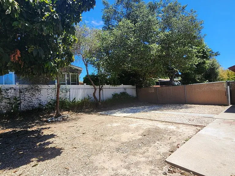 241 Clarence Ave — Photo 14