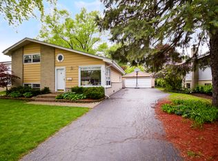 416 N Drury Ln, Arlington Heights, IL
