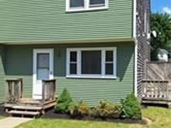 34 Manchester St APT C, West Warwick, RI 02893