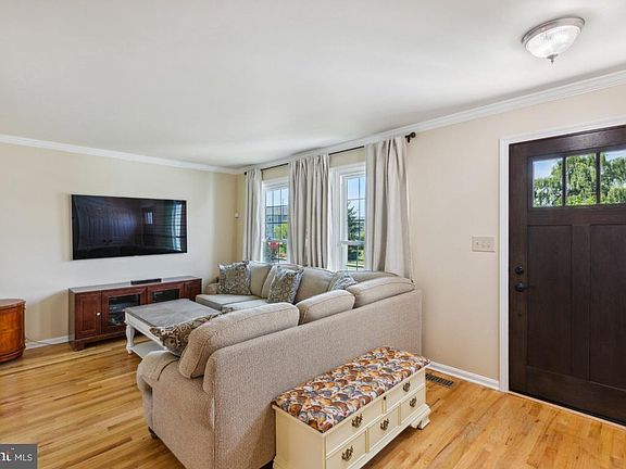 4th image of 206 Winter Brook Dr