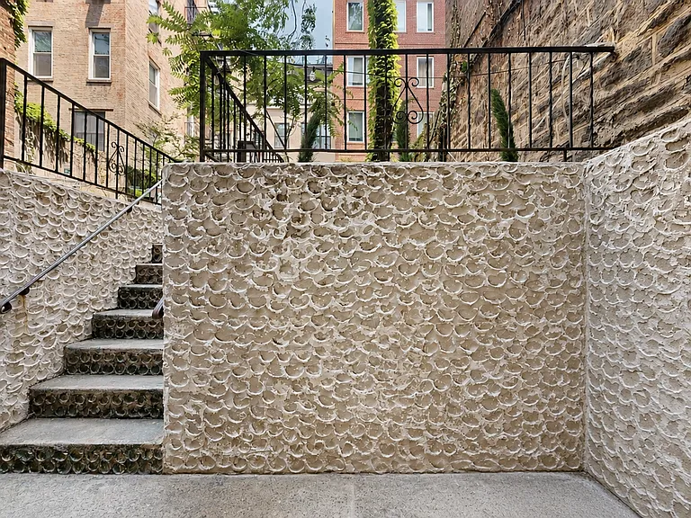 227 E 11th St #1B — Photo 7