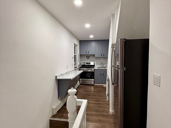 2nd image of 289 Home St Floor 2
