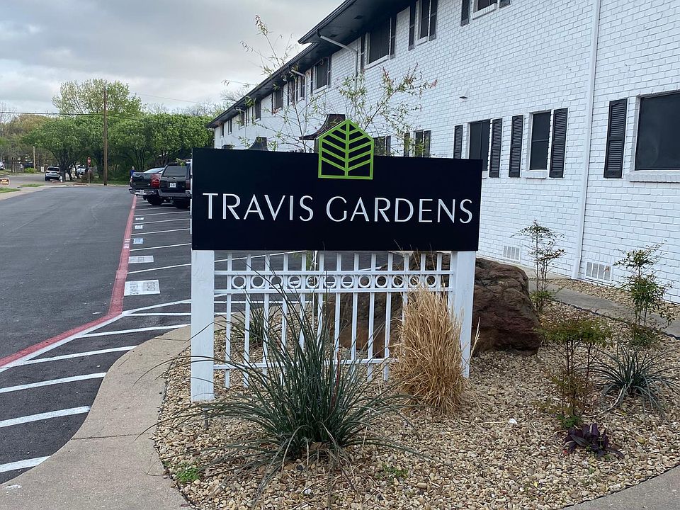 1st image of 2902 Travis Ave