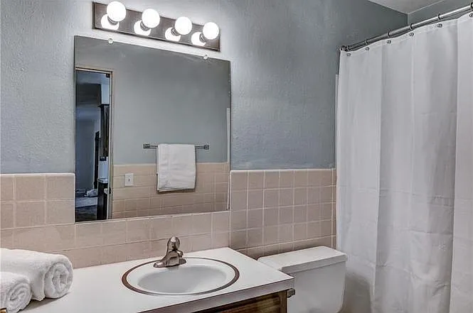 2713 Thomas Dr — Photo 7