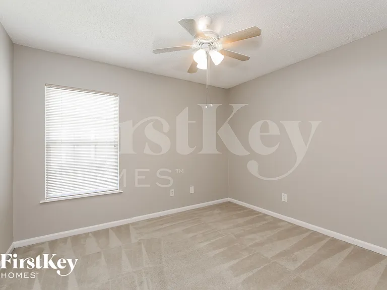 1437 Heather Ct — Photo 13