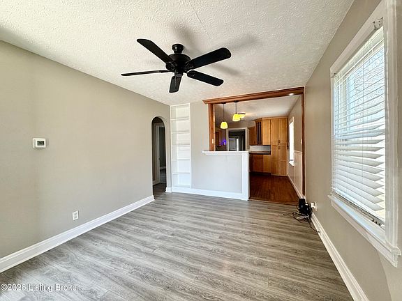 5th image of 2760 Montana Ave