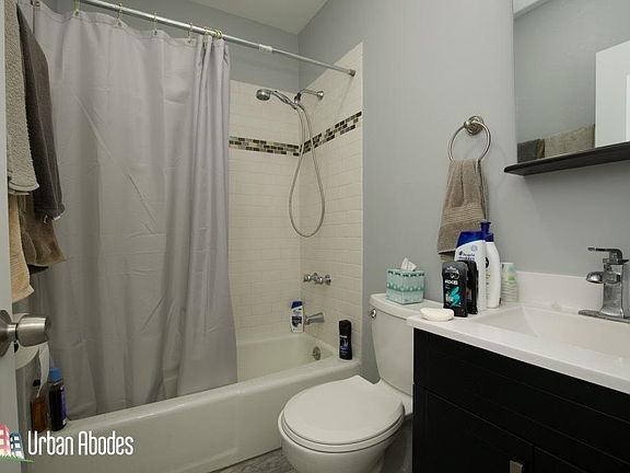 3rd image of 917 W Waveland Ave #2MA