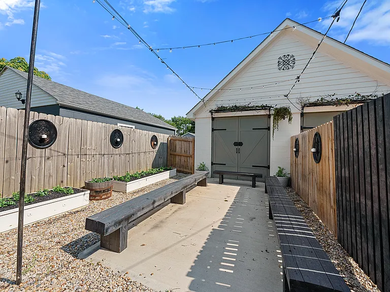45 W Markison Ave — Photo 26