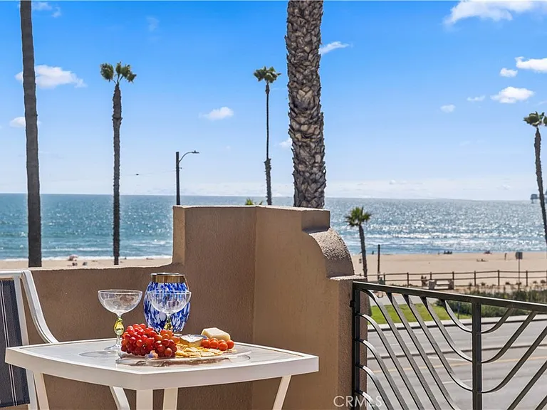 1516 Pacific Coast Hwy #304 — Photo 1