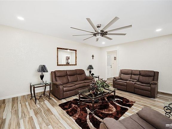 3rd image of 410 Stacie Ln