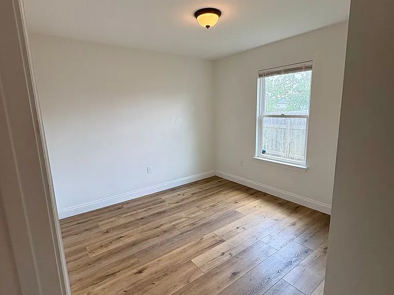 3218 Douglas Rd #B — Photo 10