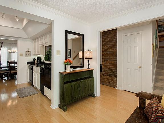 2nd image of 4010 Woodcreek Dr