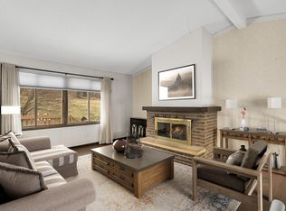6913 Edenvale Blvd, Eden Prairie, MN 55346