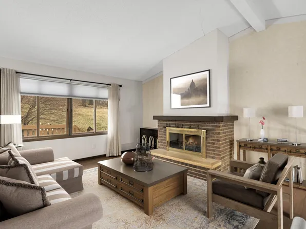 6913 Edenvale Blvd, Eden Prairie, MN 55346