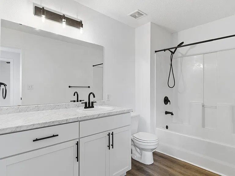 1447 E Oakwood Ln — Photo 21