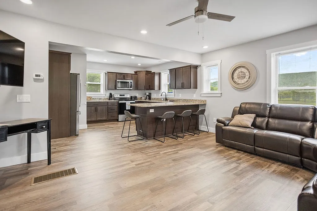 2 bed, 2.5 bath, 1250 sqft, $1,250 — Photo 2