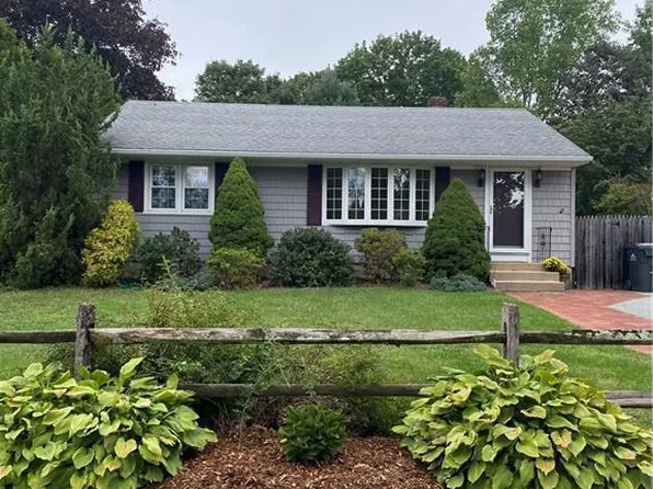 8 Overlook Ave, Groton, CT 06355