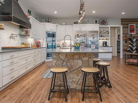 5th image of 101 Calle Encino Ln