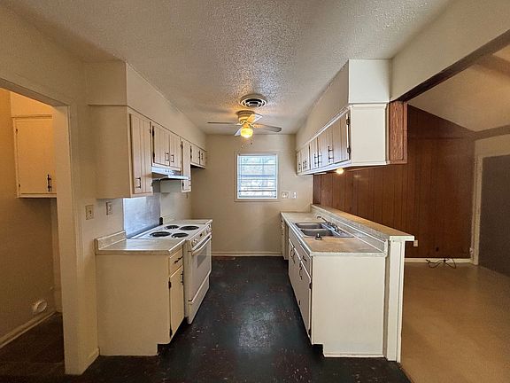 2nd image of 4060 Stowe St