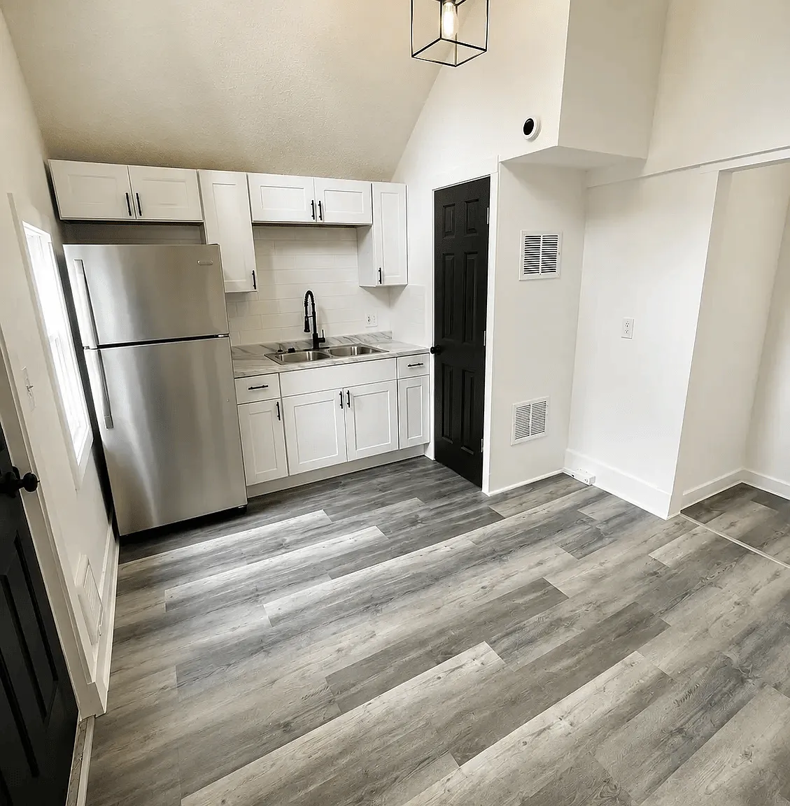 111 E Cheyenne Rd — Photo 2