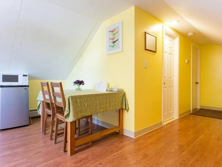 Attic bedroom 4
