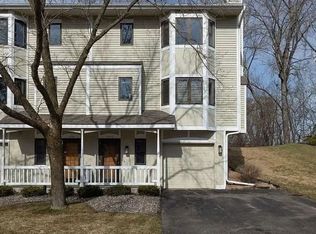 4944 Bayswater Rd, Minnetonka, MN 55345