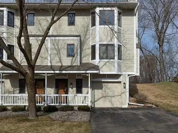 4944 Bayswater Rd, Minnetonka, MN 55345
