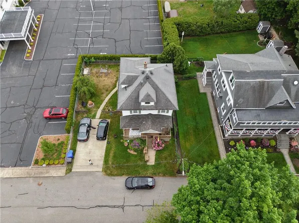 10 Gendron St, West Warwick, RI 02893