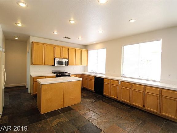 3rd image of 1418 Tangerine Rose Dr