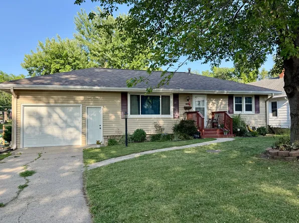 908 N 13th St, Marysville, KS 66508