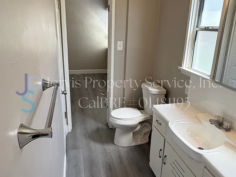 6017 Pine Ave #C — Photo 12