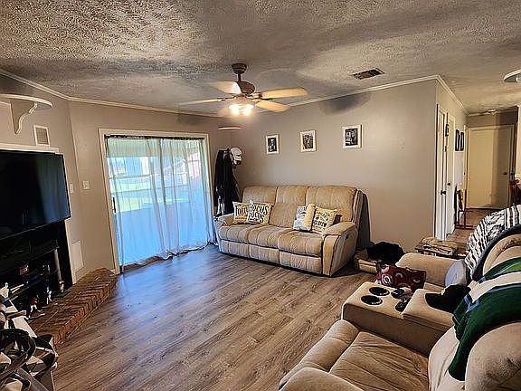 5th image of 304 Melanie Ln