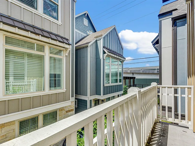 720 N Shepherd Dr — Photo 34